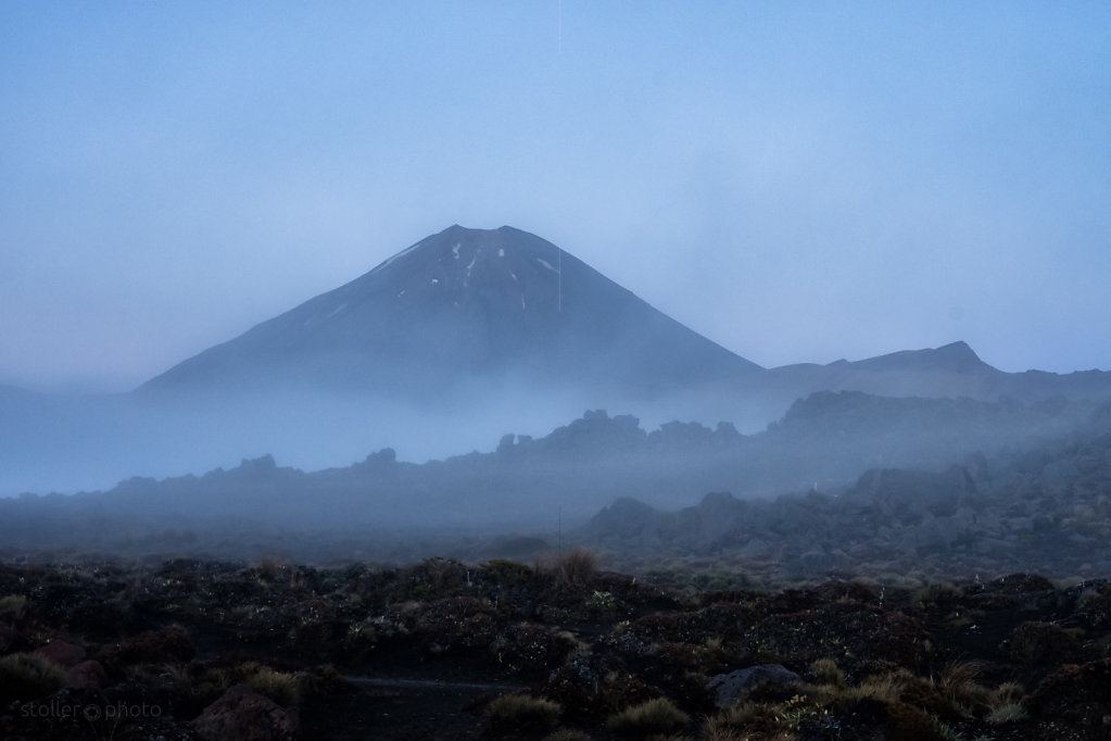 nebel weicht mit der nacht